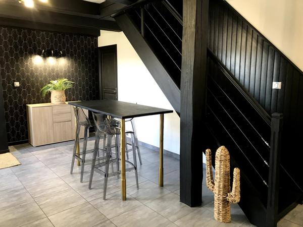 MAISON DUPLEX T6  / 4 CHAMBRES / JARDIN ET DOUBLE STATIONNEMENT