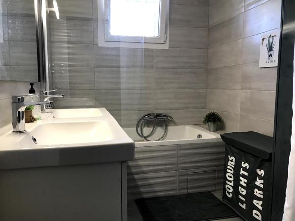 MAISON DUPLEX T6  / 4 CHAMBRES / JARDIN ET DOUBLE STATIONNEMENT