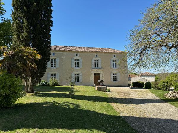 Lectoure (32700) Domaine avec maison en pierres et annexes près de Lectoure