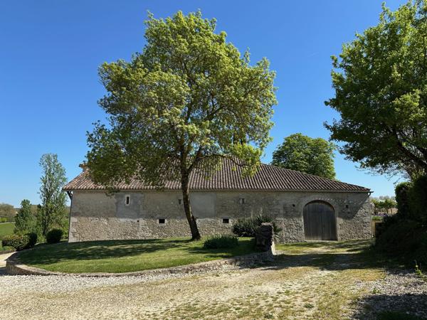 Lectoure (32700) Domaine avec maison en pierres et annexes près de Lectoure