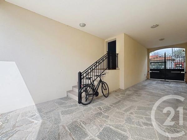 Immeuble à vendre  182 m 2   CHOISY LE ROI  - 94