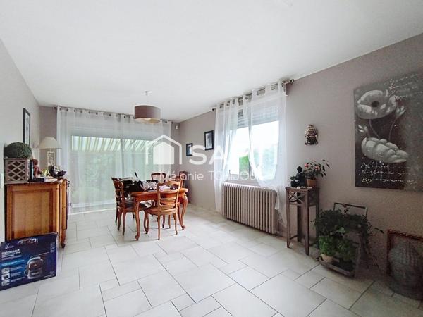 Maison de Ville avec 5 chambres sur sous sol total