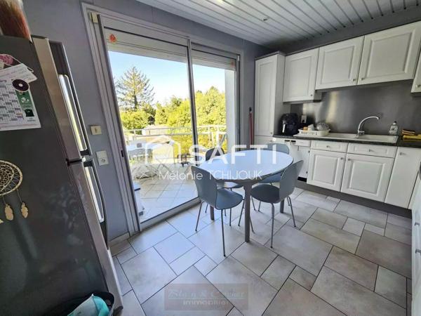 Maison de Ville avec 5 chambres sur sous sol total