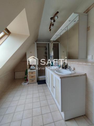 Maison de Ville avec 5 chambres sur sous sol total