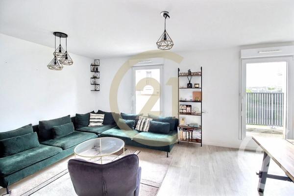Appartement F4 à vendre  4 pièces - 83,37 m 2   BOBIGNY  - 93