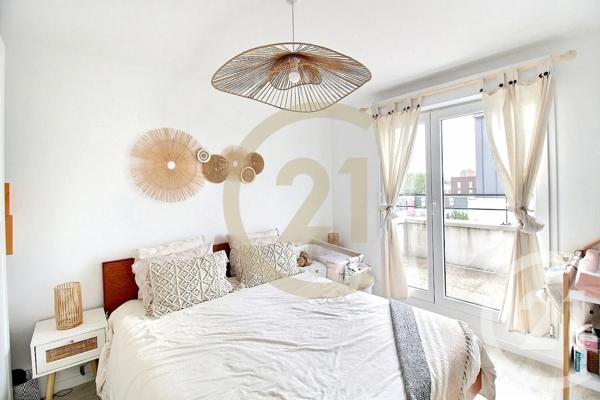 Appartement F4 à vendre  4 pièces - 83,37 m 2   BOBIGNY  - 93
