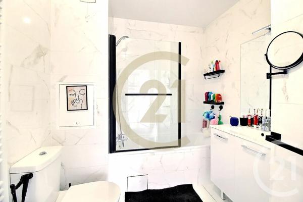 Appartement F4 à vendre  4 pièces - 83,37 m 2   BOBIGNY  - 93