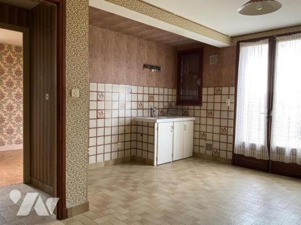 A VENDRE : Maison d'habitation de plain-pied avec sous-sol, sur les hauteurs d'un village, avec...