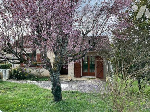 A VENDRE : Maison d'habitation de plain-pied avec sous-sol, sur les hauteurs d'un village, avec...
