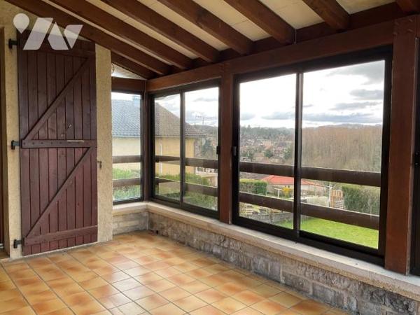 A VENDRE : Maison d'habitation de plain-pied avec sous-sol, sur les hauteurs d'un village, avec...