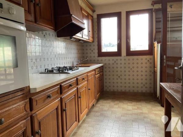 A VENDRE : Maison d'habitation de plain-pied avec sous-sol, sur les hauteurs d'un village, avec...