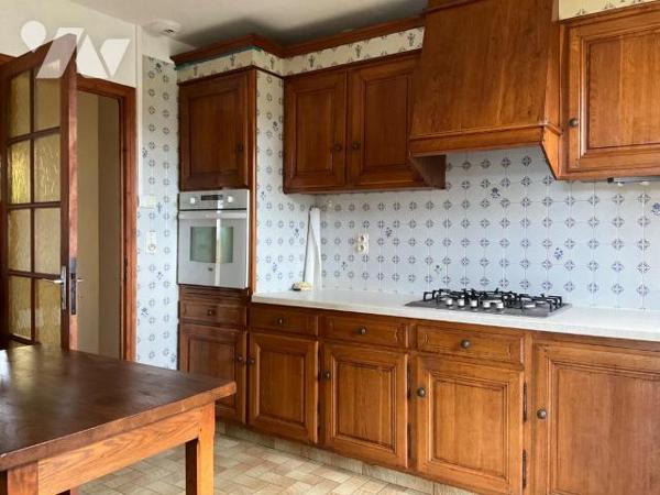 A VENDRE : Maison d'habitation de plain-pied avec sous-sol, sur les hauteurs d'un village, avec...