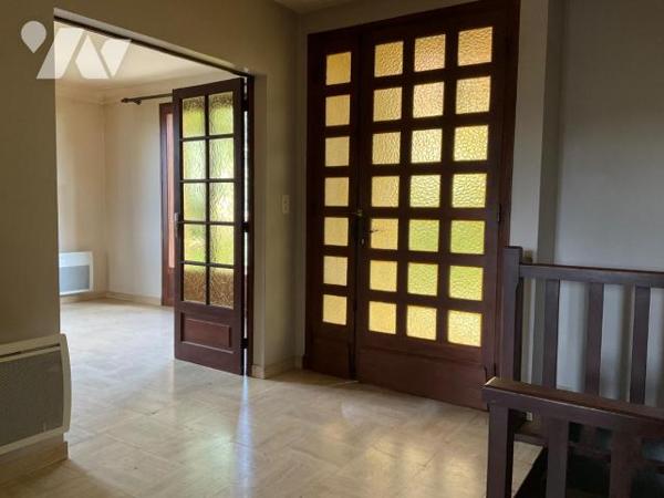 A VENDRE : Maison d'habitation de plain-pied avec sous-sol, sur les hauteurs d'un village, avec...