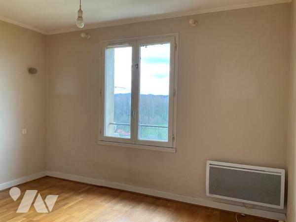 A VENDRE : Maison d'habitation de plain-pied avec sous-sol, sur les hauteurs d'un village, avec...