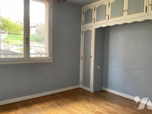 A VENDRE : Maison d'habitation de plain-pied avec sous-sol, sur les hauteurs d'un village, avec...
