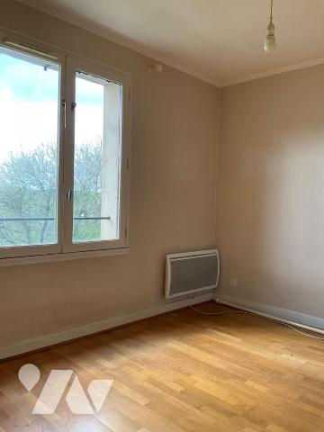 A VENDRE : Maison d'habitation de plain-pied avec sous-sol, sur les hauteurs d'un village, avec...