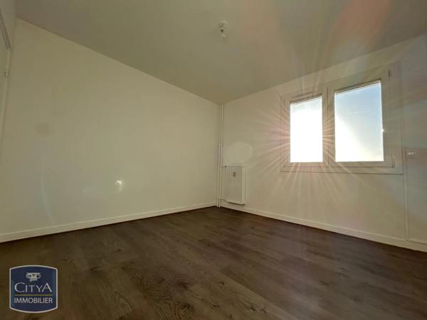 Appartement à louer 4 pièces 80m²