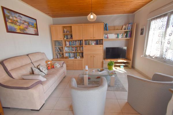 BEAUVOIR SUR MER (85) entre CHALLANS et NOIRMOUTIER proche centre ville Maison 120 m² hab + 90 m² , 3 chs, 2 WC , 2 SDE, terrain clos de 800 m² avec puits , garage