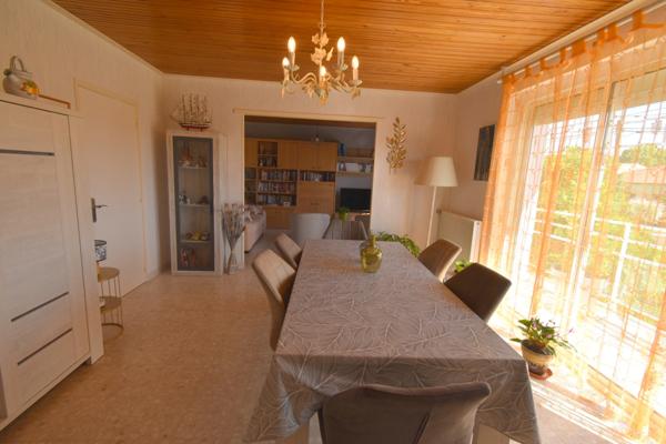 BEAUVOIR SUR MER (85) entre CHALLANS et NOIRMOUTIER proche centre ville Maison 120 m² hab + 90 m² , 3 chs, 2 WC , 2 SDE, terrain clos de 800 m² avec puits , garage