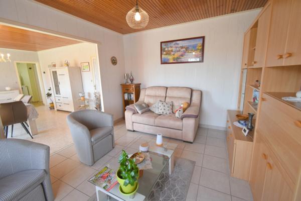 BEAUVOIR SUR MER (85) entre CHALLANS et NOIRMOUTIER proche centre ville Maison 120 m² hab + 90 m² , 3 chs, 2 WC , 2 SDE, terrain clos de 800 m² avec puits , garage