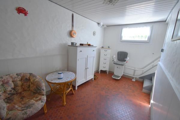 BEAUVOIR SUR MER (85) entre CHALLANS et NOIRMOUTIER proche centre ville Maison 120 m² hab + 90 m² , 3 chs, 2 WC , 2 SDE, terrain clos de 800 m² avec puits , garage