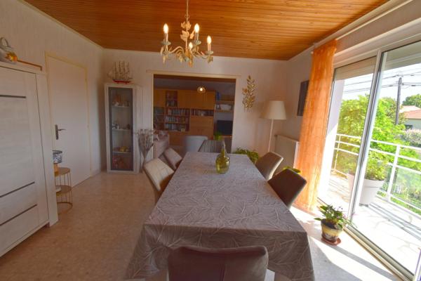 BEAUVOIR SUR MER (85) entre CHALLANS et NOIRMOUTIER proche centre ville Maison 120 m² hab + 90 m² , 3 chs, 2 WC , 2 SDE, terrain clos de 800 m² avec puits , garage