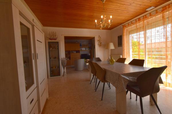 BEAUVOIR SUR MER (85) entre CHALLANS et NOIRMOUTIER proche centre ville Maison 120 m² hab + 90 m² , 3 chs, 2 WC , 2 SDE, terrain clos de 800 m² avec puits , garage