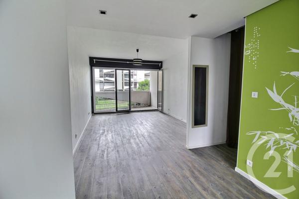 Appartement F3 à vendre  3 pièces - 57 m 2   PESSAC  - 33