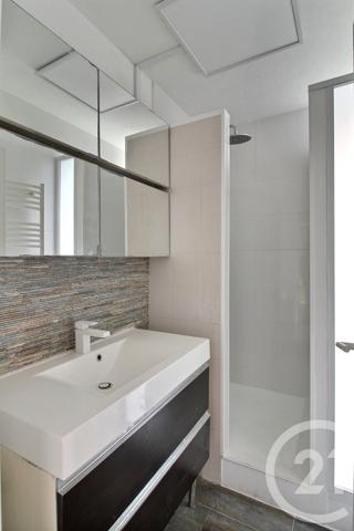 Appartement F3 à vendre  3 pièces - 57 m 2   PESSAC  - 33
