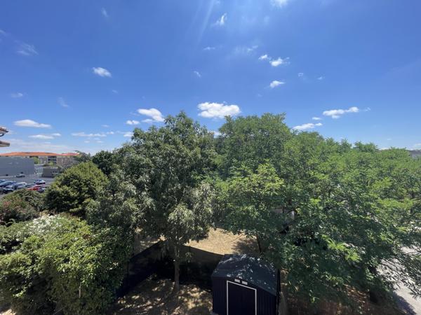 Grand T Vue - Double Parking