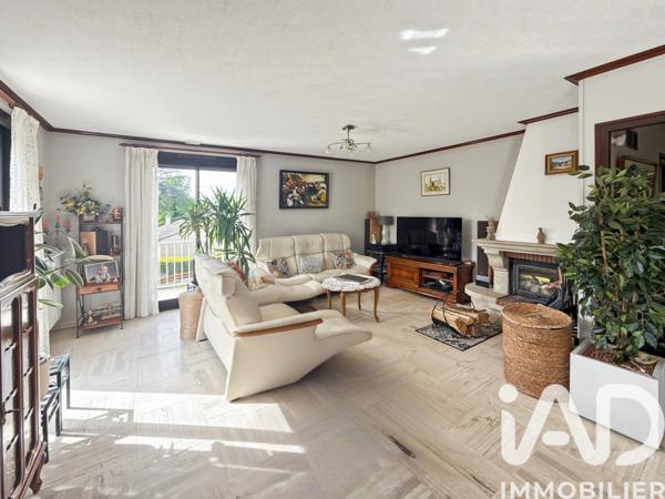 Maison à vendre 10 pièces 180 m² Saint-Genest-Lerpt