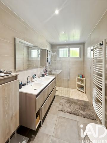 Maison à vendre 10 pièces 180 m² Saint-Genest-Lerpt
