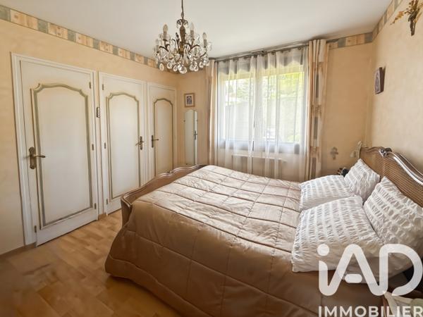 Maison à vendre 10 pièces 180 m² Saint-Genest-Lerpt