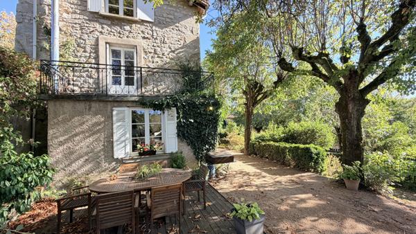 Maison bourgeoise de 210m2 sur 650m2 de terrain arboré