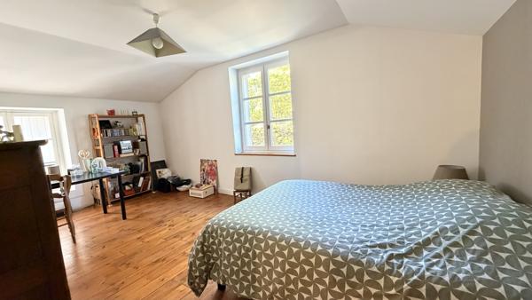 Maison bourgeoise de 210m2 sur 650m2 de terrain arboré