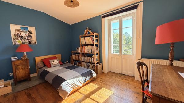 Maison bourgeoise de 210m2 sur 650m2 de terrain arboré