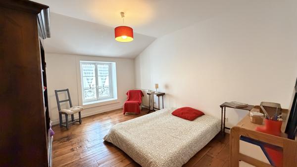 Maison bourgeoise de 210m2 sur 650m2 de terrain arboré