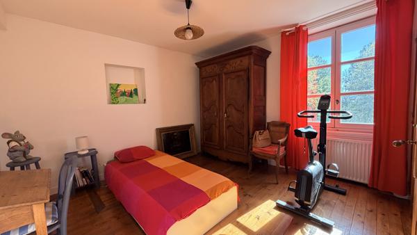 Maison bourgeoise de 210m2 sur 650m2 de terrain arboré