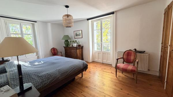Maison bourgeoise de 210m2 sur 650m2 de terrain arboré