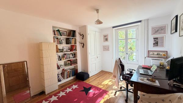 Maison bourgeoise de 210m2 sur 650m2 de terrain arboré