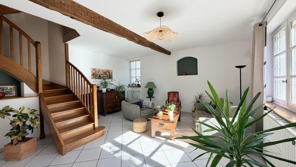 Maison bourgeoise de 210m2 sur 650m2 de terrain arboré