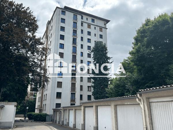 Location Appartement 4 pièces 77 m² - 1 RUE REGINALD Orleans 45000