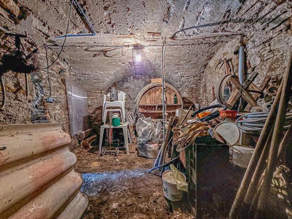 Belle maison de village avec extérieurs sur les hauteurs