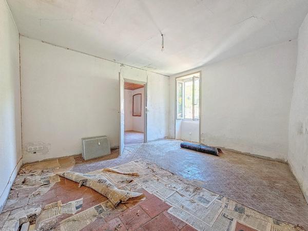 Belle maison de village avec extérieurs sur les hauteurs