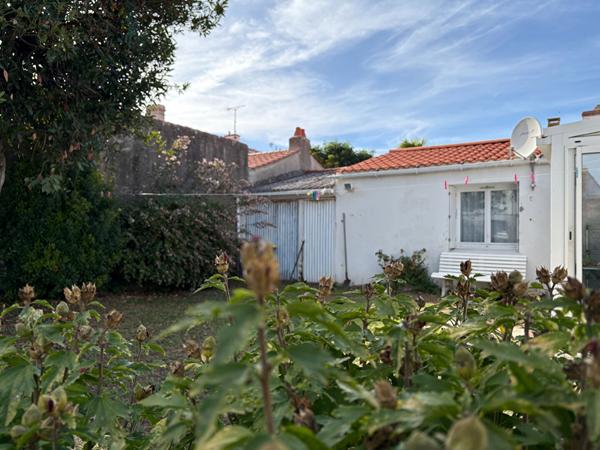 Maison coeur de Croix de Vie 2 ch et garage avec terrain sans-à-vis