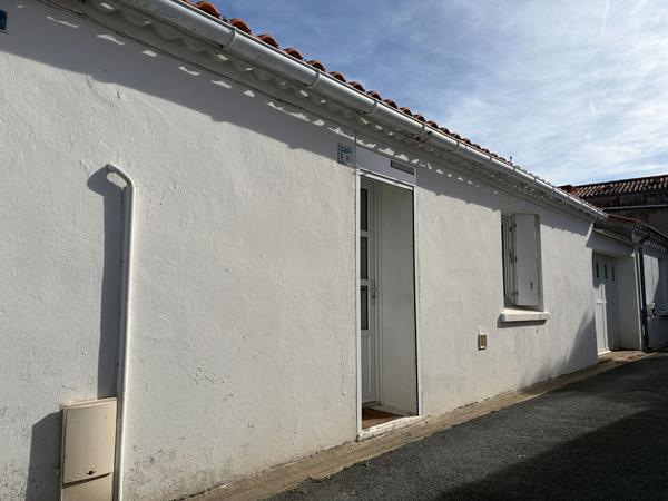 Maison coeur de Croix de Vie 2 ch et garage avec terrain sans-à-vis