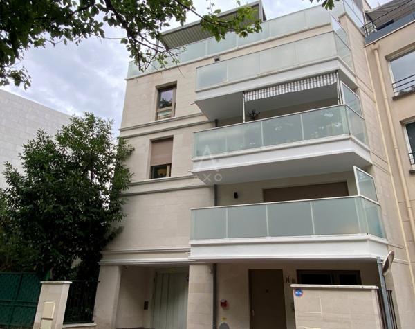 SURESNES - CENTRE VILLE/ PARC DU CHATEAU - APPARTEMENT 4 PIECES/ 3 CHAMBRES AVEC PARKING ET DOUBLE TERRASSE