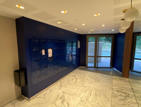 SURESNES - CENTRE VILLE/ PARC DU CHATEAU - APPARTEMENT 4 PIECES/ 3 CHAMBRES AVEC PARKING ET DOUBLE TERRASSE