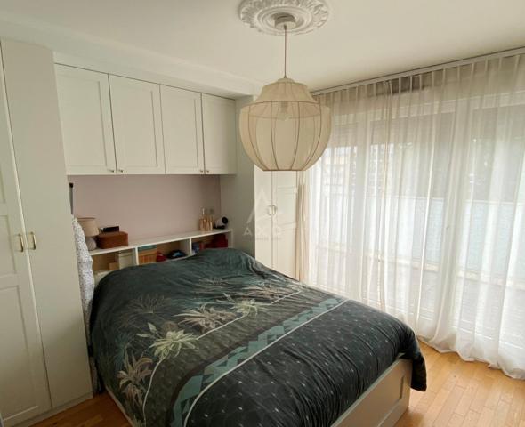 SURESNES - CENTRE VILLE/ PARC DU CHATEAU - APPARTEMENT 4 PIECES/ 3 CHAMBRES AVEC PARKING ET DOUBLE TERRASSE