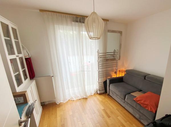 SURESNES - CENTRE VILLE/ PARC DU CHATEAU - APPARTEMENT 4 PIECES/ 3 CHAMBRES AVEC PARKING ET DOUBLE TERRASSE